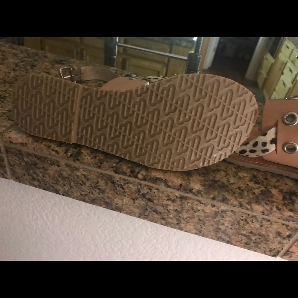 Sandals - Picture 2 of 4